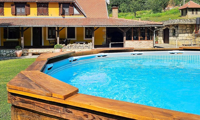 Velika House | 4 bedroom nice home in Radovanci