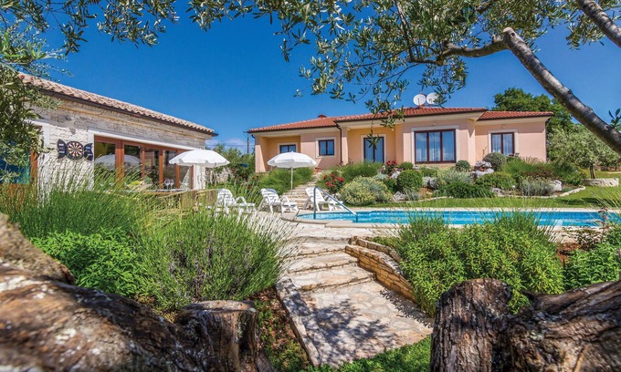 Kastel House | 4 bedroom nice home in Buje