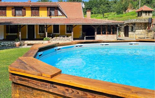 Velika House | 4 Bedroom Nice Home In Radovanci