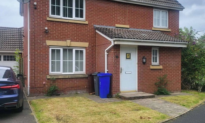 Belle Vue House | 4-bedroom Perfect Home for Medics, Fans & Tourists!