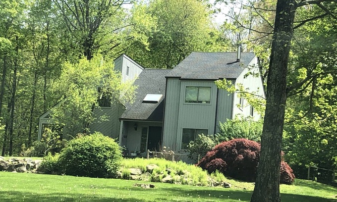 Bedford House | 4 bedroom quiet contemp in armonk/greenwich