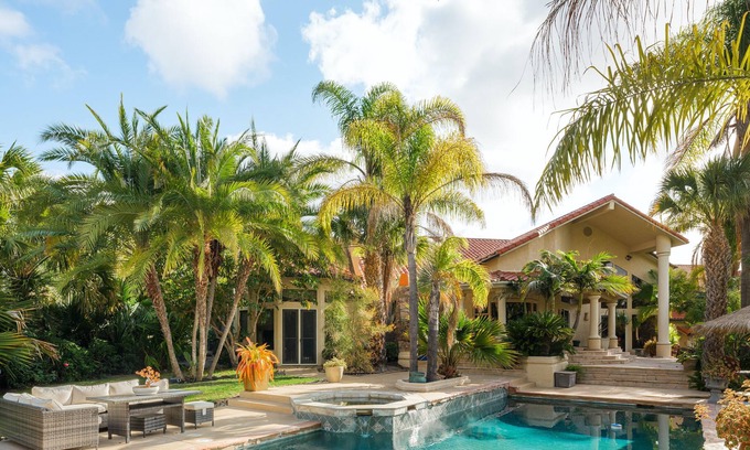 Rancho Santa Fe House | 4 BEDROOM RANCHO SANTA FE HOME W POOL BEAUTIFUL YARD AND THEATRE