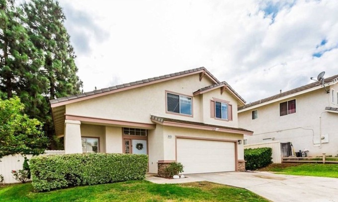 Corona Apartment | 4 Bedroom Single family L-(458298) by Houzlet