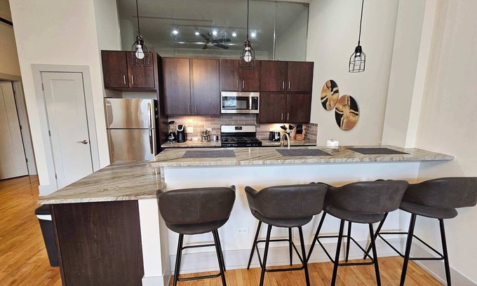 Lower West Side Apartment | 4 Bedroom, Sleeps 20 people!