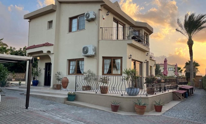 Esentepe Villa | 4 Bedroom (Sleeps 8) Villa in Esentepe