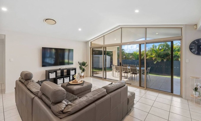 Parkinson House | 4 Bedroom Spacious Cozy Family Retreat @ Parkinson