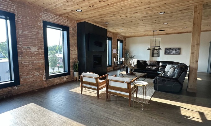 Louisburg House | 4-bedroom Spacious Loft just 17 minutes from Overland Park