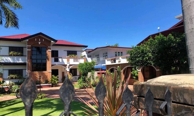Badoc Bed & Breakfast | 4 bedroom Spanish inspired guesthouse