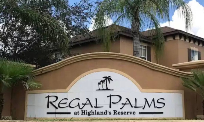 Wellington House | 4-bedroom townhome in tranquil Davenport minutes from Disney Parks!