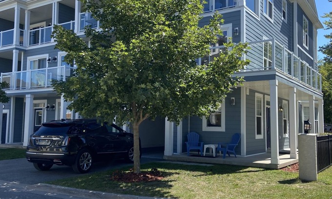 Wasaga Beach House | 4 bedroom townhouse in Wasaga Beach, steps to sandy beach, high speed wifi, AC
