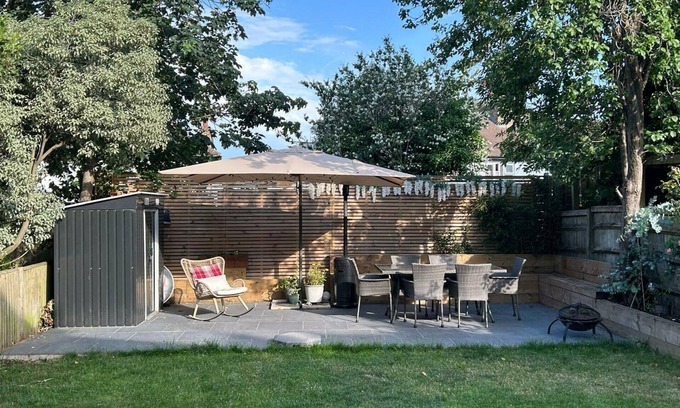 Croham House | 4 bedroom Traditional Victorian home with parking.