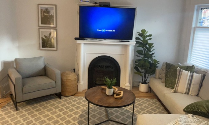 South End House | 4 Bedroom Urban Main floor Apartment in House!