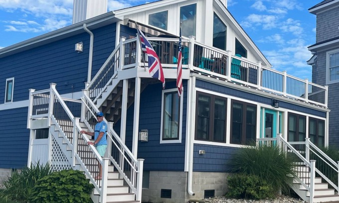 Caine Woods House | 4-bedroom vacation home on the bay just 16-minute walk to Ocean City Beach