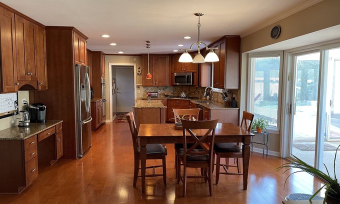 Pittsford House | 4-bedroom vacation home 11 minutes from University of Rochester