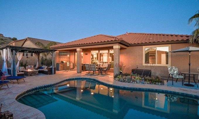 Oracle House | 4-bedroom vacation family-friendly home. Pool heat Option