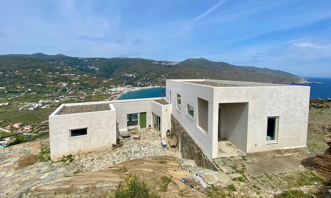 Ormos Korthiou Villa | 4-bedroom villa overlooking the bay of Korthi
