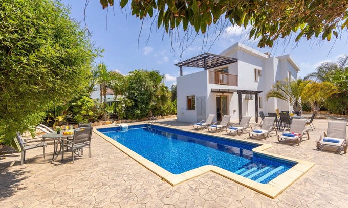 Ayia Thekla Villa | 4 bedroom villa in Agia Thekla