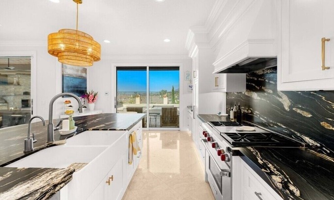 Anaheim Hills Villa | 4-bedroom villa in brilliant Anaheim with AC