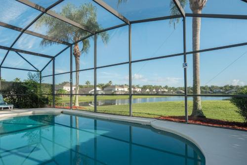 Lake Berkley House | 4 Bedroom villa in Lake Berkley, Private Pool Fantastic View, Free WiFi, Theme Parks All Around!