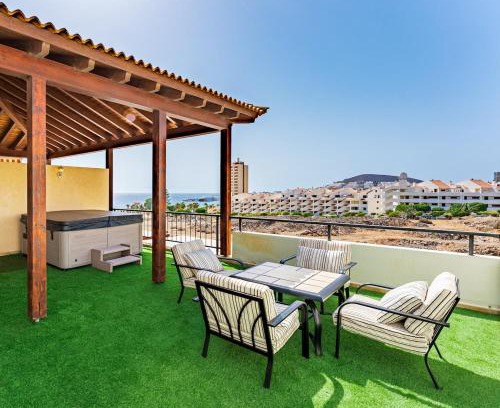 Los Cristianos Villa | 4 Bedroom Villa with Jacuzzi, heated Swimmingpool, front Ocean and view !
