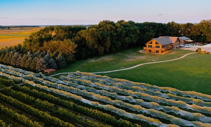Rutland House | 4 bedroom vineyard home near Brookings, SD