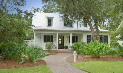 Olde Town House | 4 Bedroom Wilson Village Home 5042