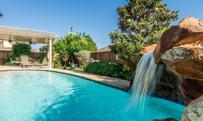 McKinney House | 4 Bedroom With Landscaped Private Pool & Outdoor Pool Table ~MONTHLY DISCOUNT~