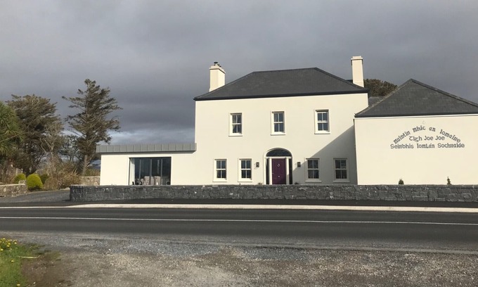 Wild Atlantic Way House | 4 bedroomed house only minutes' walk from the beach