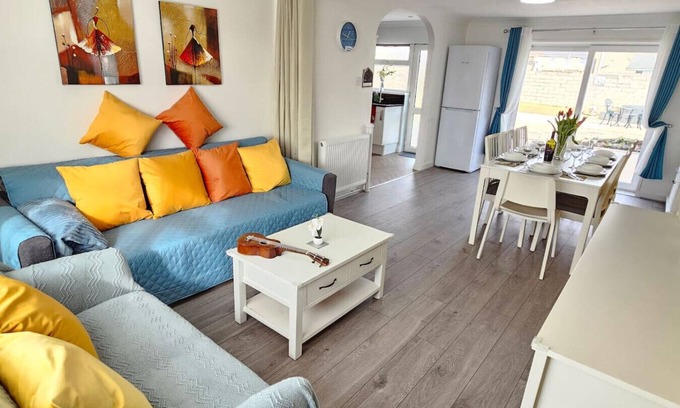 Port Talbot House | 4 Bedrooms/2 Baths, 8 minutes Walk To The Beach
