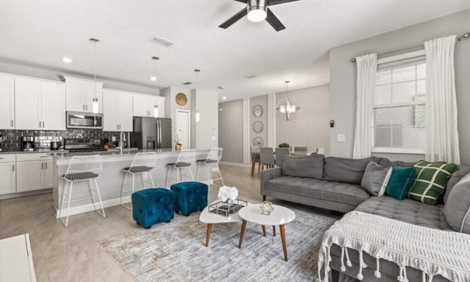 Kissimmee House | 4 Bedrooms/3 Bathrooms/Storey Lake (4831DS)