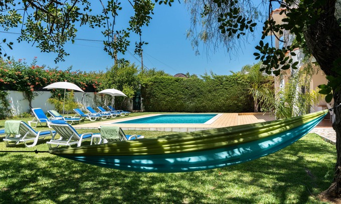 Pata de Baixo Apartment | 4 bedrooms apart w/private pool in quiet location