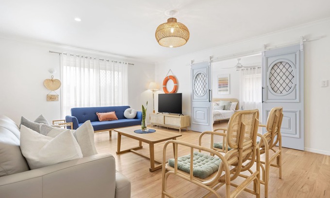 Pialba House | 4 Bedrooms Beach House at Hervey Bay - 5 stars