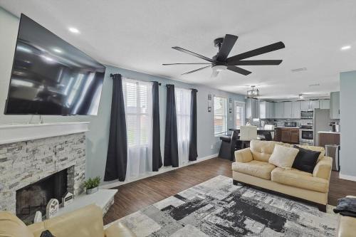 South Arlington House | 4 Bedrooms Brick Retreat with Gameroom & Backyard