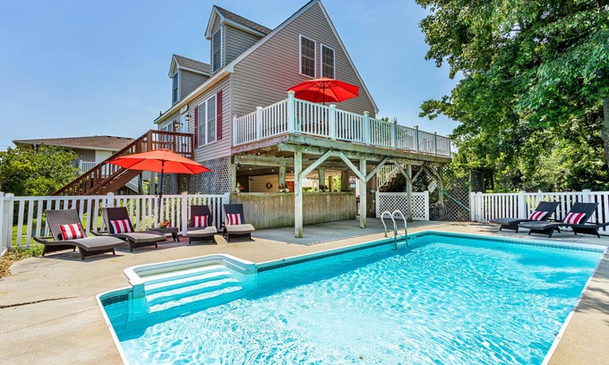 Sandbridge House | 4 bedrooms Cape Cod with pool, 100 yards from the beach