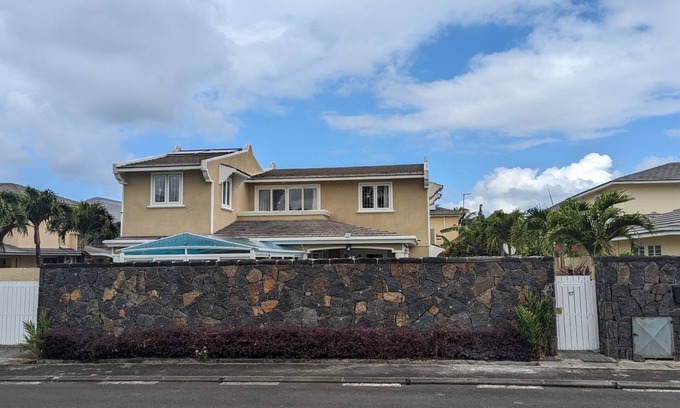 Blue Bay House | 4 bedrooms detached villa sleep 8, private and quite area at Blue bay