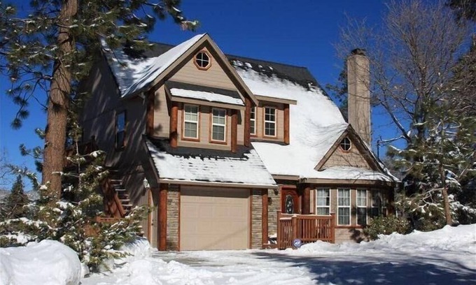 Big Bear Lake Cabin | 4 Bedrooms Large Game Room - short walk to Snow Summit