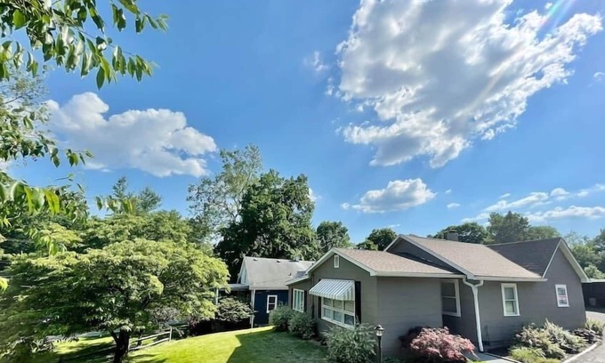 Indianapolis House | 4 Bedrooms, Sleeps 12! 12 mins to Downtown!