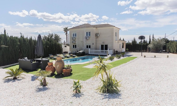 Lliria Ski Chalet | 4-bedrooms villa in Liria, 25 min to Valencia