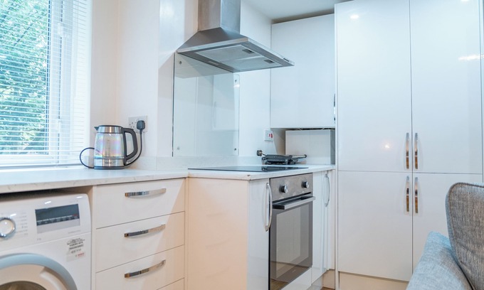 Edgbaston Apartment | 4 Beds & 4 Baths at City center with free parking