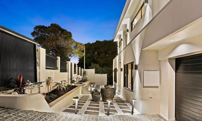 Connells Point House | 4 big bedrooms, new house, stylish house , beach views, swinging pool views .