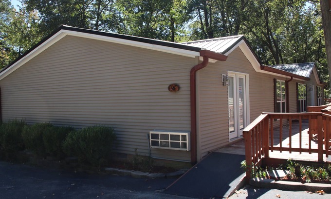 Holladay Cottage | #4 Birdsong Resort Circle w/view of Kentucky Lake - Camden TN
