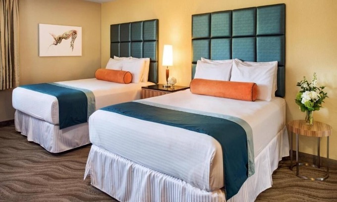 Little Italy Hotel | 4 Boutique Two-Queen Rooms Near San Diego Harbor – Ideal for Families or Groups