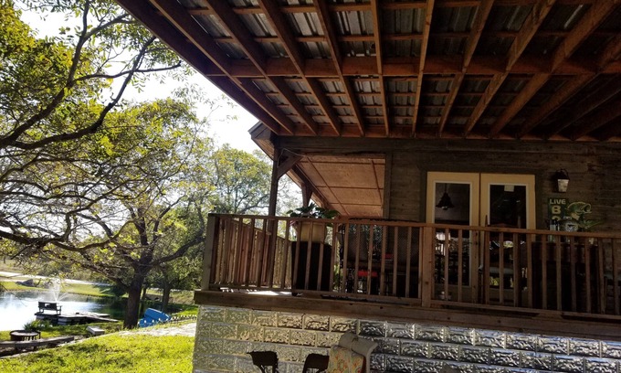 Blanco House | 4 Br 2B ,Water veiw w/fountain Pond House close to Wineries & Brewers