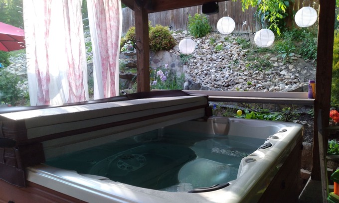 Pembroke House | 4 br/2full bath. One of two properties within 1m of each other for large groups