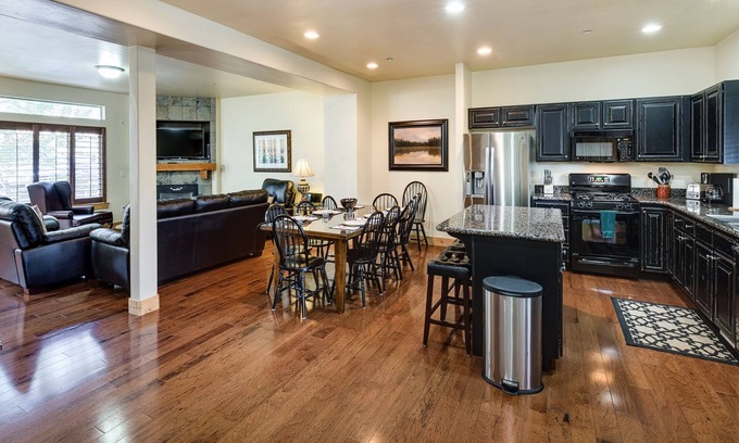 Bear Hollow Village House | 4 BR 3 1/2 Ba Townhouse-Gas grill, hot tub, X-Box
