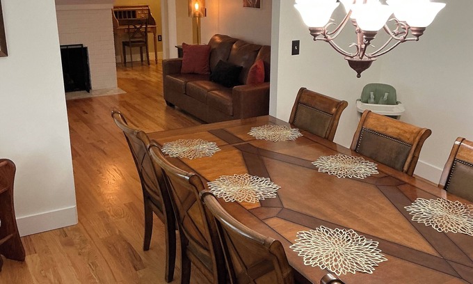 Hummelstown House | 4 BR 4 Bath Ranch Home with HOT TUB and Massage Chairs, 4 Miles to Hershey