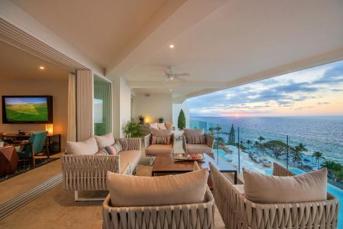 South Shore Hotel Area Apartment | 4 BR Casa Indah is a Gorgeous New 3400 SF Condo