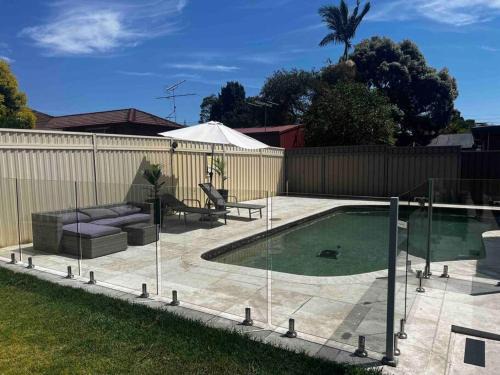 Kingswood House | 4 BR House - Walk to Station & Nepean Hospital
