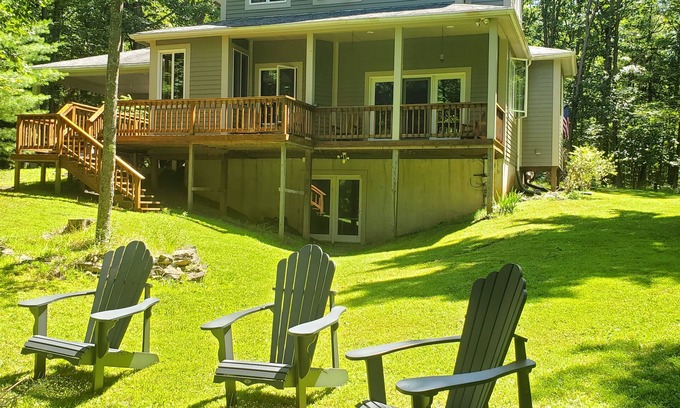 North Glade Hills House | 4 BR, Lake Access on 2 acres, private setting, Dogs Welcome!