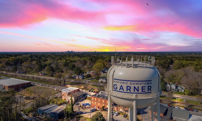 Garner House | 4 BRs/3 Full Baths - Stroll to Coffee, Bakery, Wine Bar - Downtown Garner